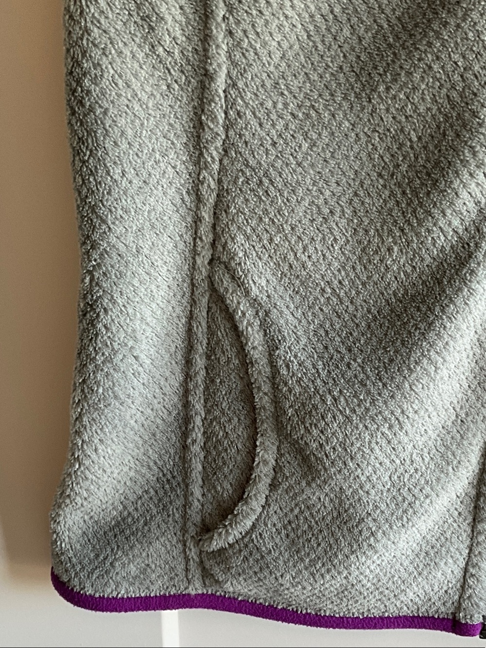 Patagonia Light Gray Fleece Vest with Purple Trim - Picture 4 of 5